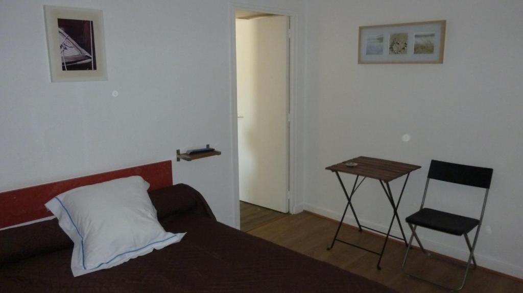 Hotel De L'Avenue Bonson  Ruang foto